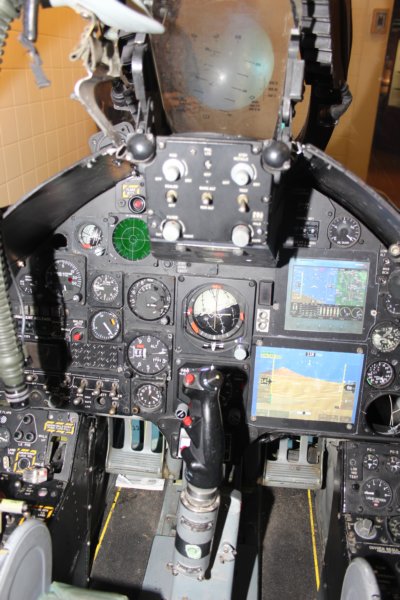 a7696197trainingcockpit4.jpg